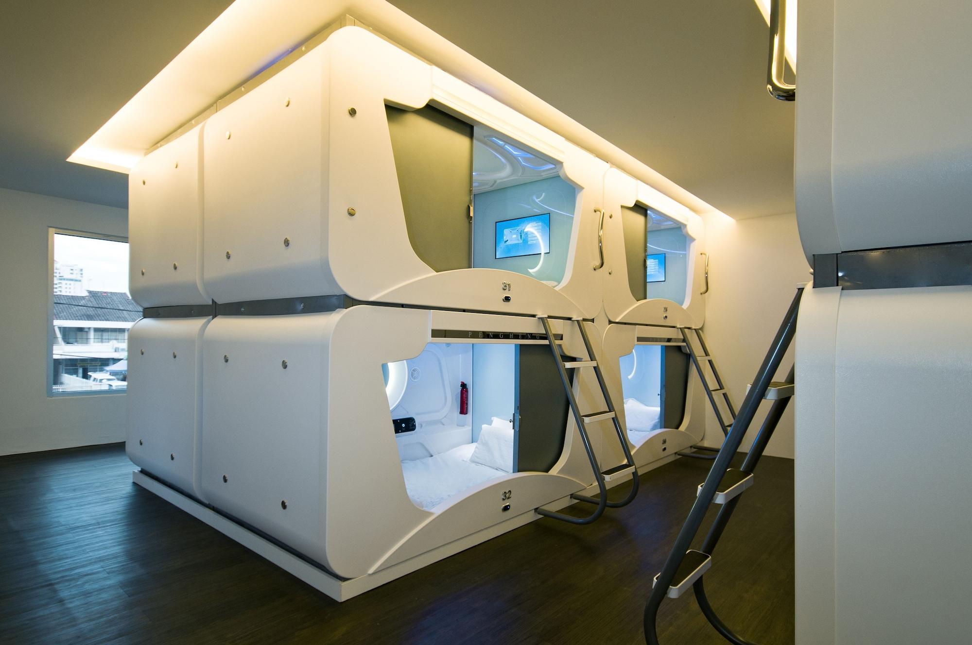 Capsule hotel M Qube