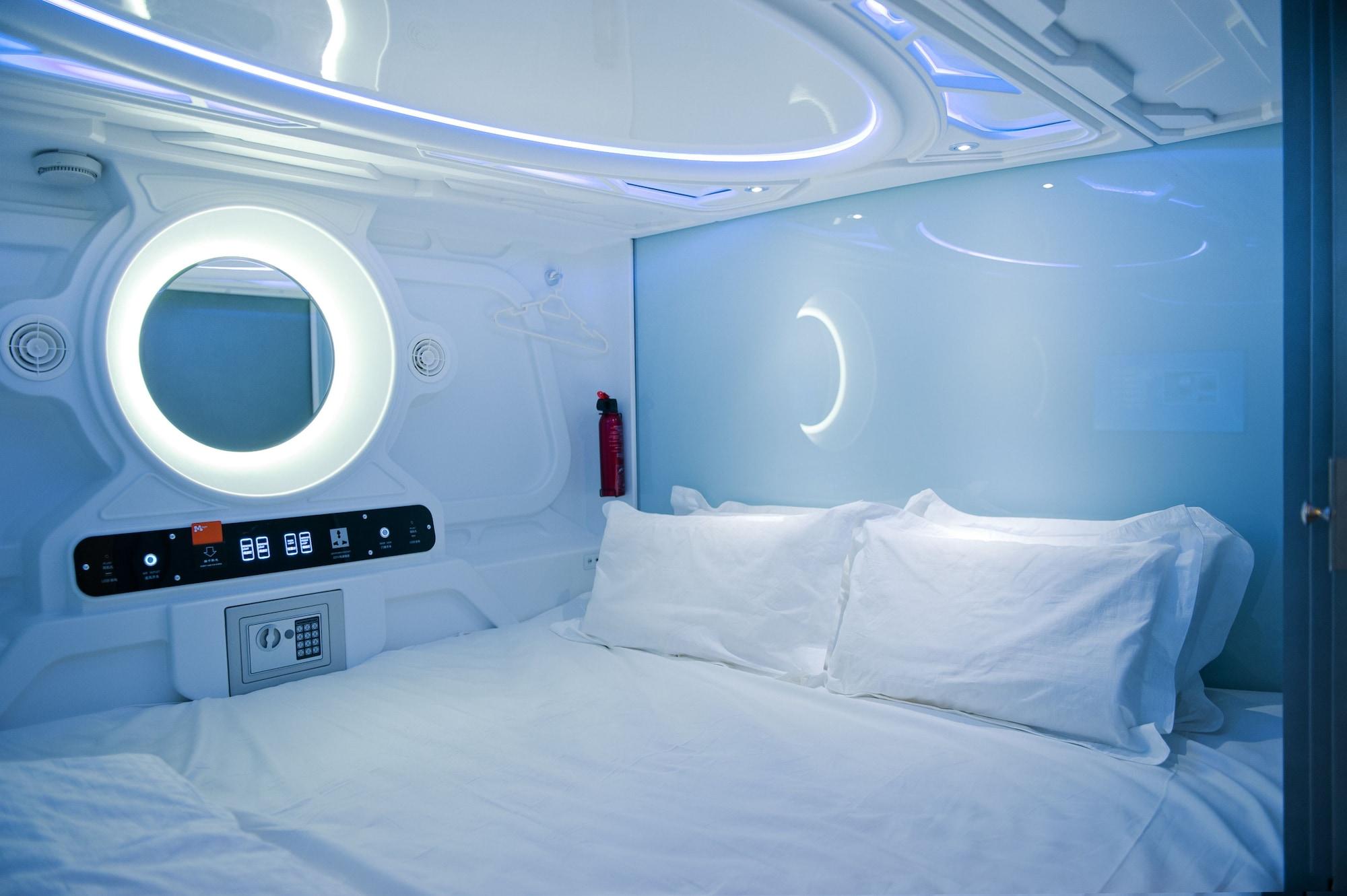 Capsule hotel M Qube